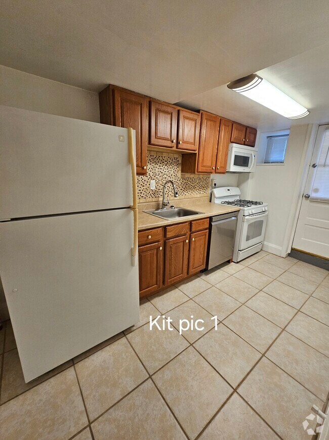 Dunmore Apartments for Rent with a Living Room Catonsville, MD 1