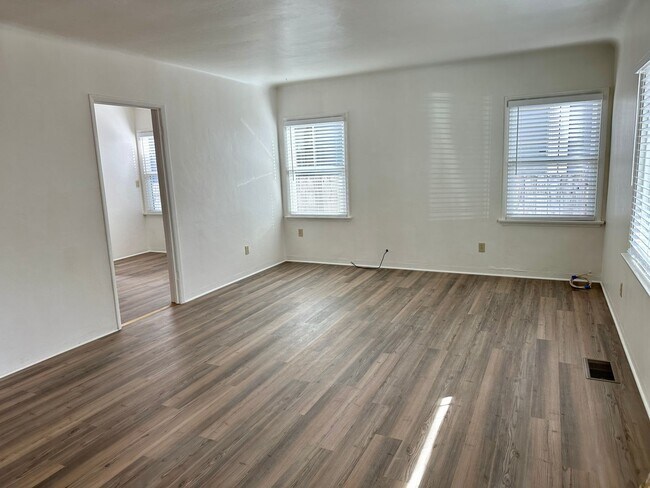 Foto del edificio - Rare Vine Street 2 Bedroom 1 Bathroom Char...
