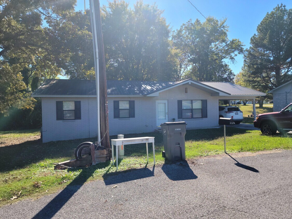 335 W 9th St, Newark, AR 72562 House Rental in Newark, AR