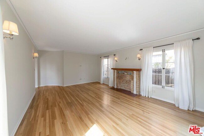 Foto del edificio - 1349 Meadowbrook Ave