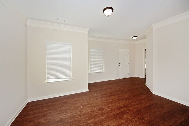 Building Photo - 4032 Oak Field Dr