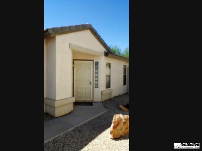 Building Photo - 9334 E Osage Ave