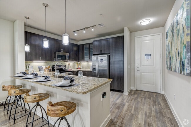 2BR, 2BA - 1,240SF - Kitchen - Vista Energy Corridor