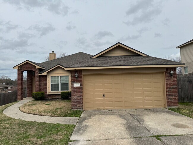 Building Photo - Enjoy living in this single story 3 bedroom+office that has a closet so it could be a 4th bedroom...