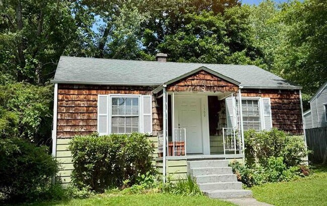 Building Photo - Beautiful Cottage Style Home