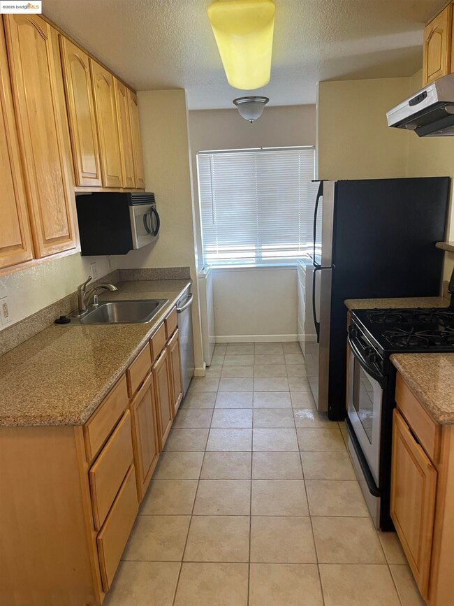 Foto del edificio - 2207 Lakeview Cir