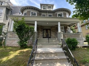 Building Photo - 43 Mapes Ave