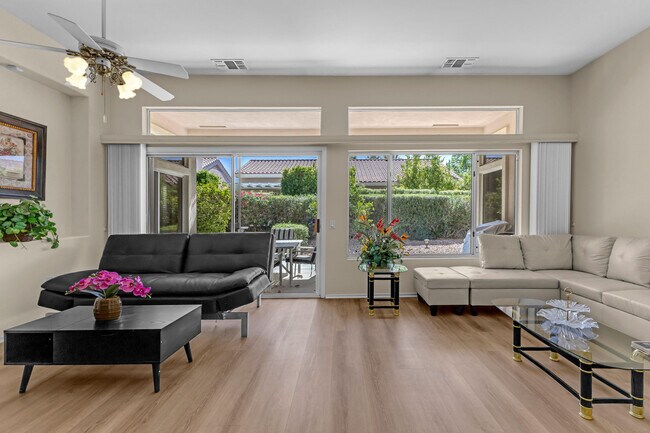 Foto del edificio - 37468 Westridge Ave