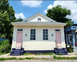 Building Photo - 1432 Louisa St