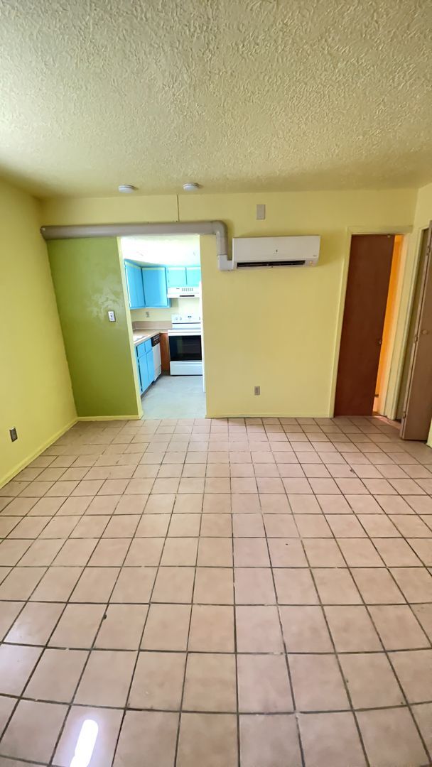 Foto del edificio - AVAILABLE NOW - 460 sq ft Studio Apartment...