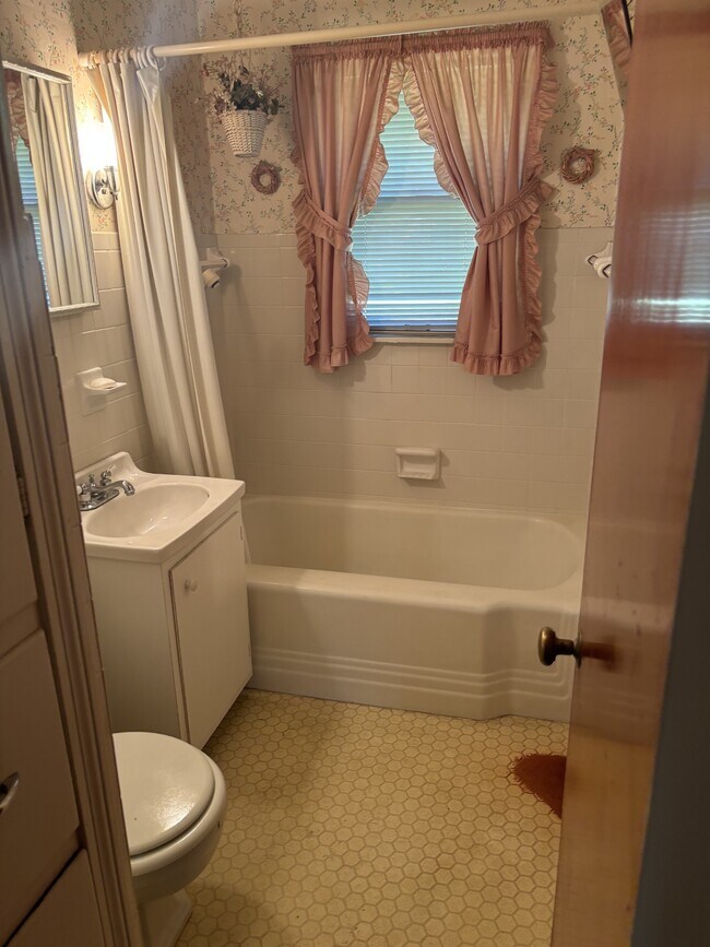 Foto del edificio - 412 Joan Ave SE