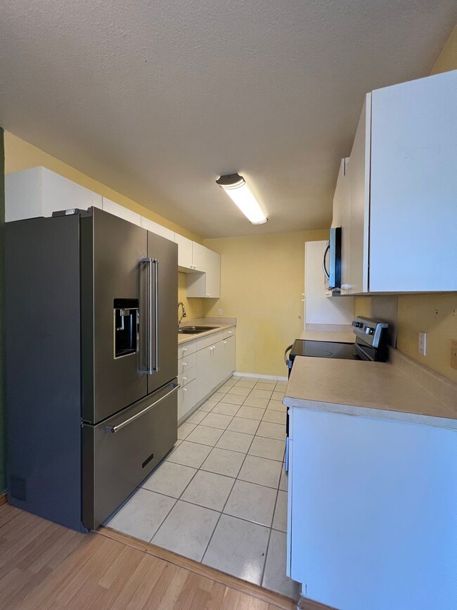 Building Photo - Ground Floor 2/2 Unit in Kapolei - Availab...