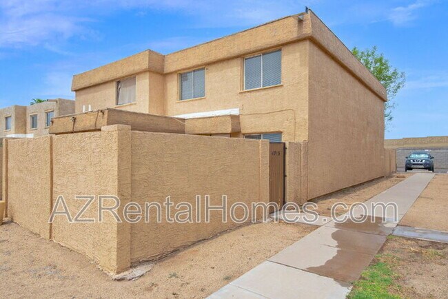 Foto del edificio - 4715 E Jones Ave