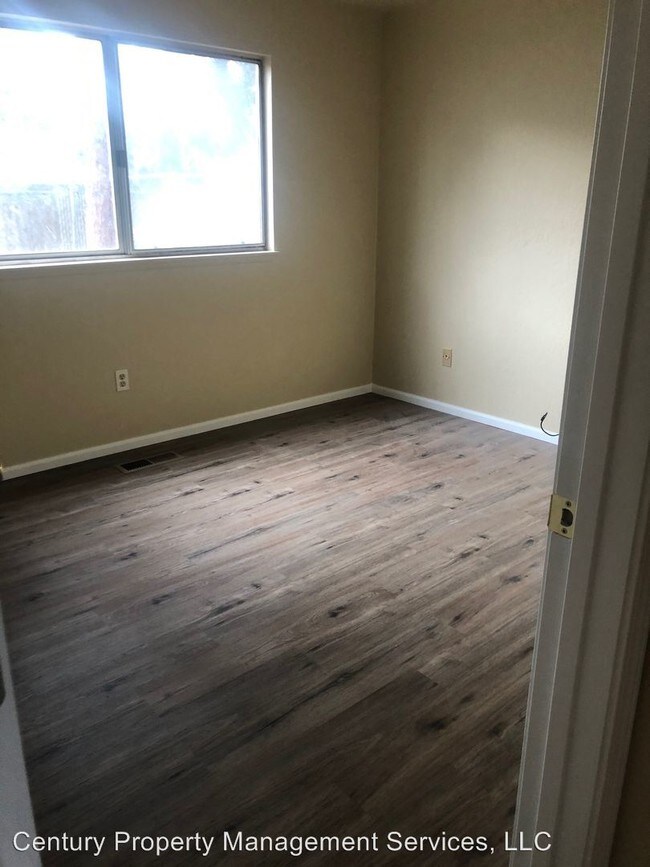 Building Photo - 202-206 Cottage St