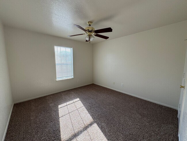 Foto del edificio - 3400 Cantabrian Dr