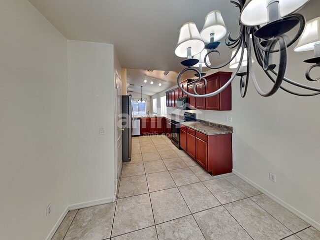 Building Photo - 2033 W Vineyard Plains Dr