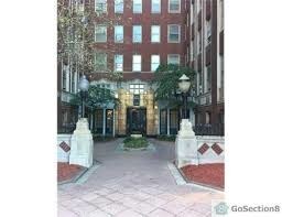 principal - 7130 S Jeffery Ave