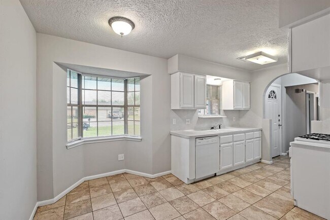 Building Photo - 2419 Foxglove St