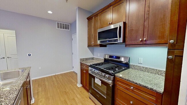 Foto del edificio - 2215 Scholarship