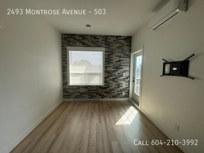 Photo du bâtiment - 5th Floor Condo at Upper Montrose