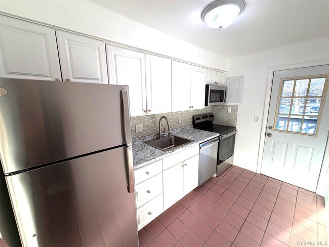 Foto del edificio - 5 Wildwood Dr