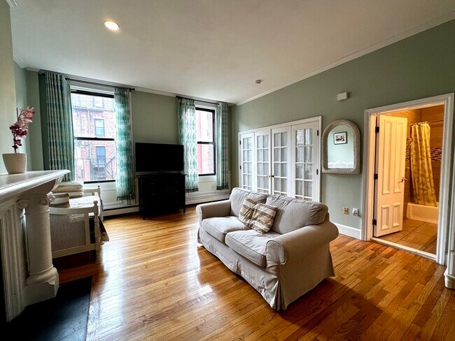 Building Photo - 275 Beacon St