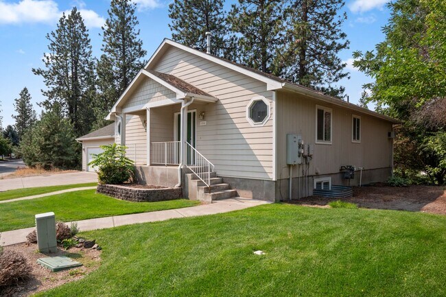 Building Photo - 1050 S Westcliff Pl