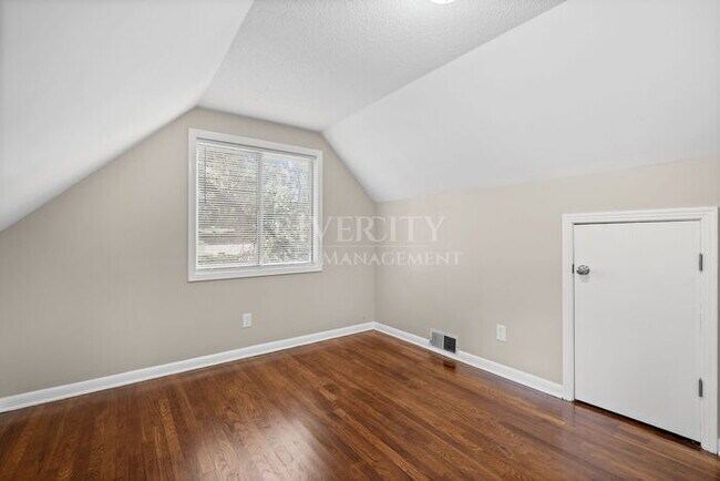 Foto del edificio - Beautiful 2 Story Home, Section 8 Welcomed !!!!!!