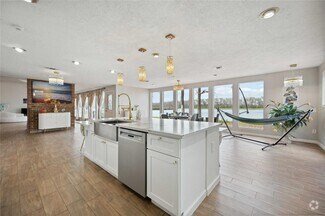Building Photo - 911 Brook Forest Dr