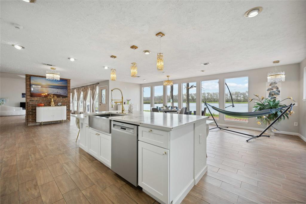 Foto principal - 911 Brook Forest Dr