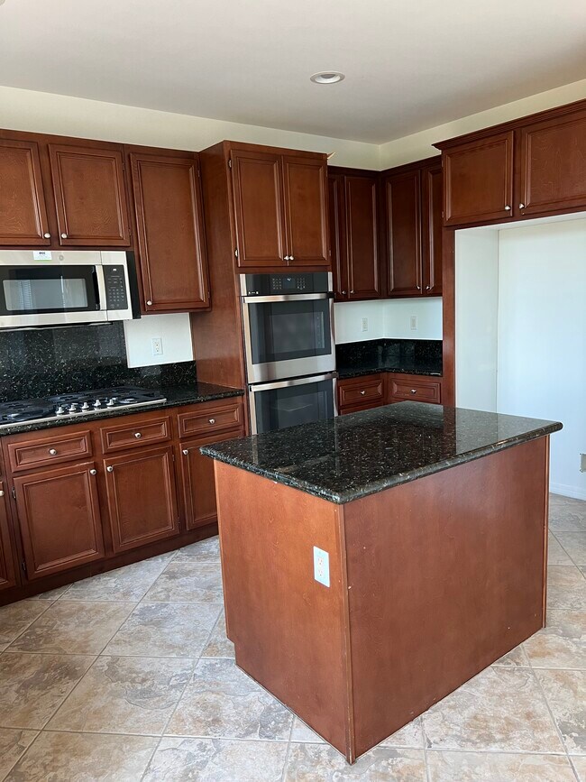Building Photo - 1456 Hidden Ranch Dr