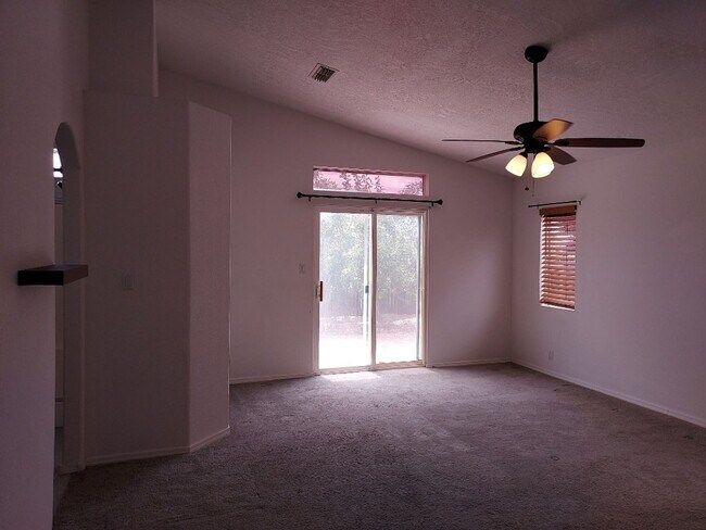 Foto del edificio - Charming single-family home neatly nestled in the serene, bubbling city of Albuquerque, New Mexico.