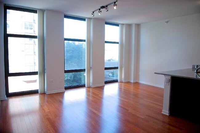 Foto del edificio - 9 E 9th St
