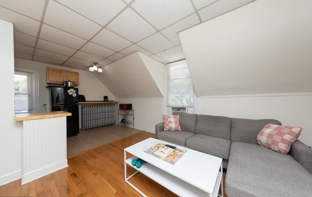 Foto principal - 562 Leverington Ave
