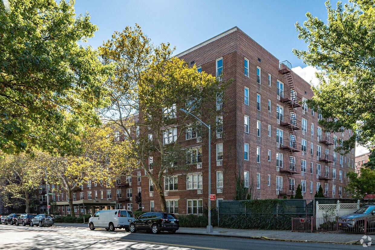 Foto principal - 5930 108th St