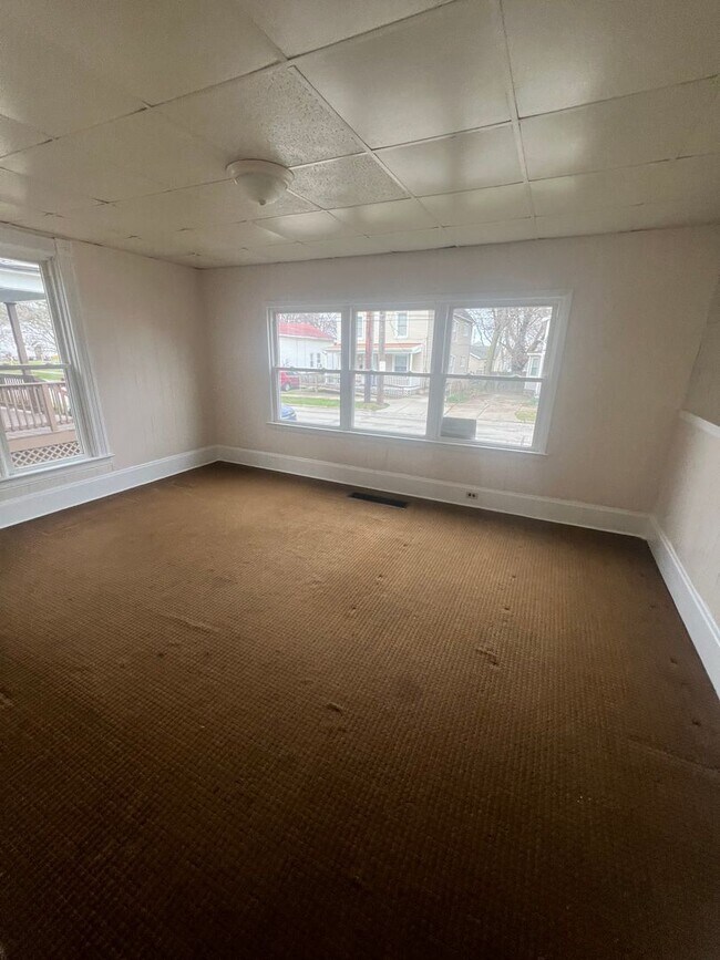 Foto del edificio - Large West Side 3 Bedroom House