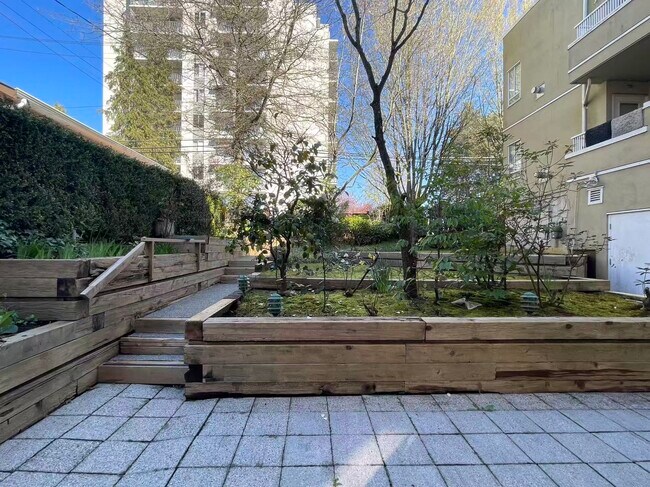 Photo du bâtiment - 5626 Larch St