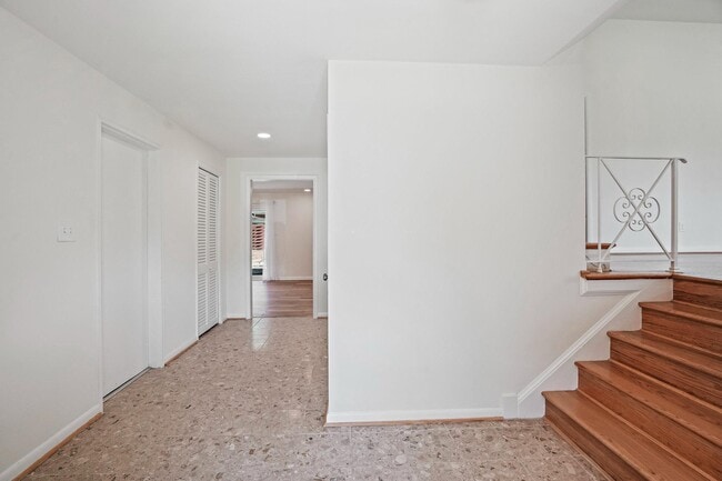 Foto del edificio - 6607 Lone Oak Dr