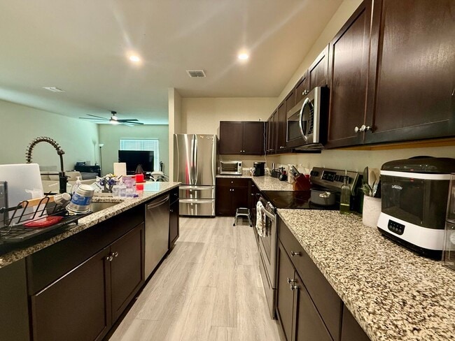 Building Photo - Beautiful 3 bedroom single story home in St Hedwig