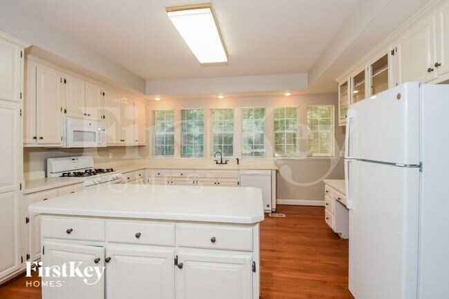 Foto del edificio - 9240 Charlton Place