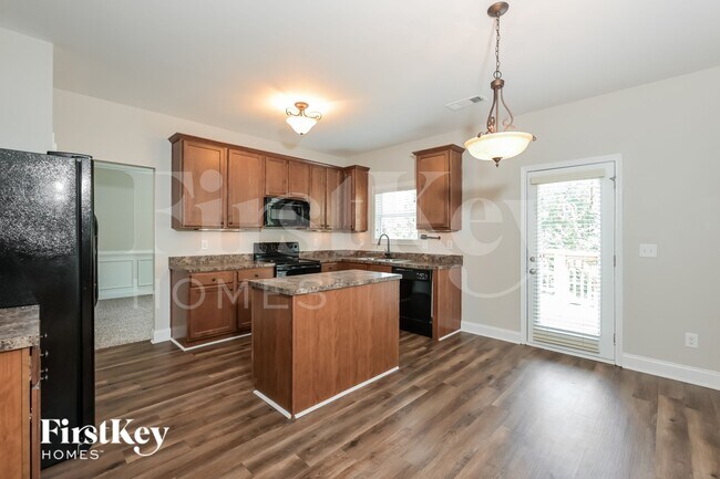 Building Photo - 6275 Cove Creek Dr