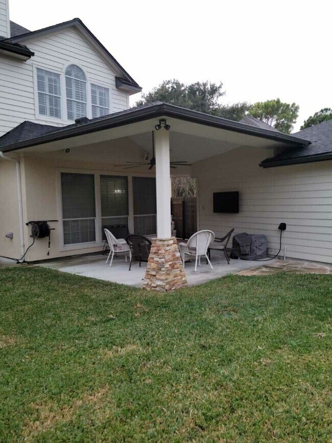 Foto del edificio - 22010 Castlewind Ct