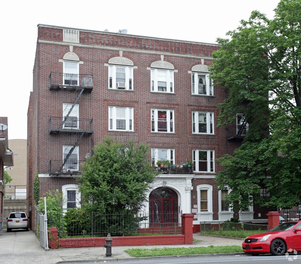 Foto principal - 353 Linden Blvd