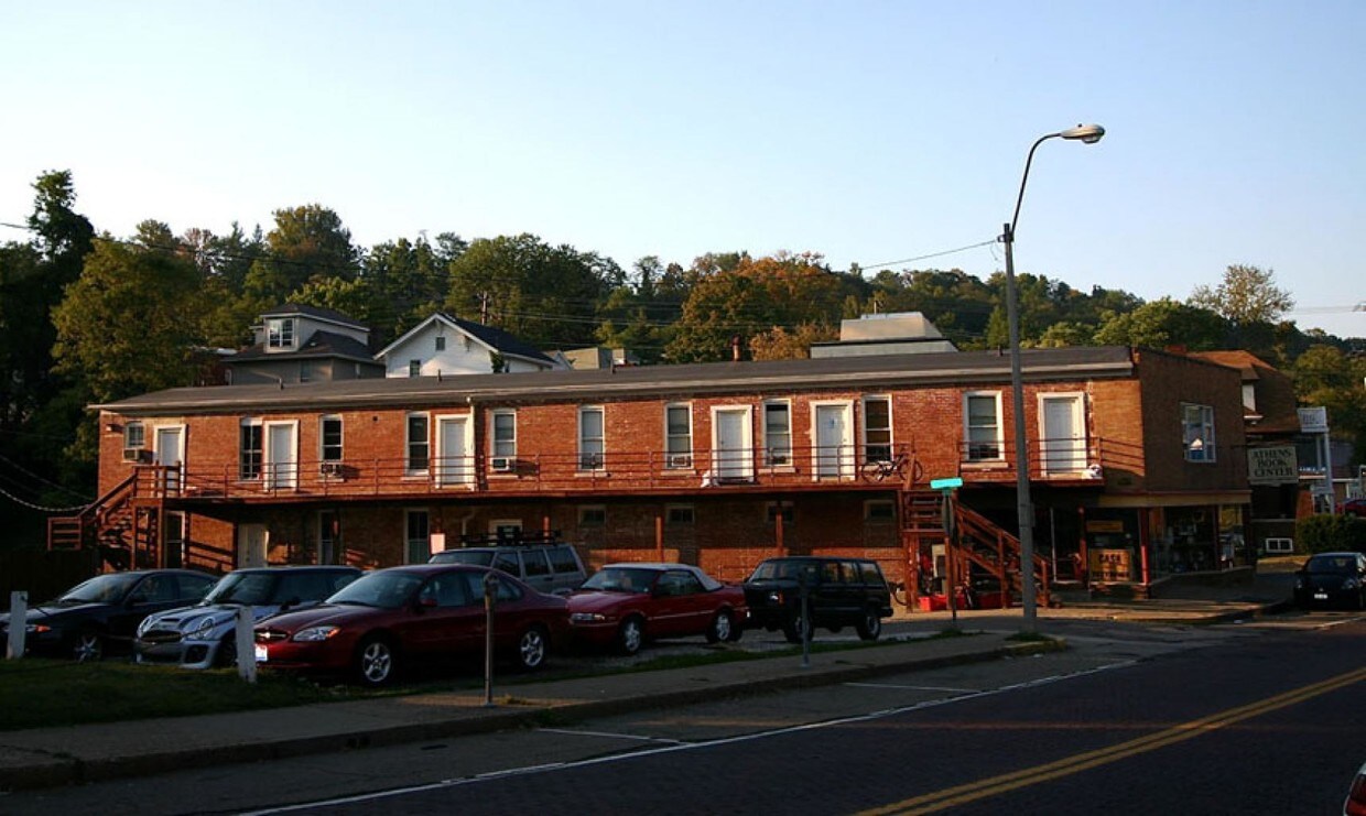 Primary Photo - 74 E State St