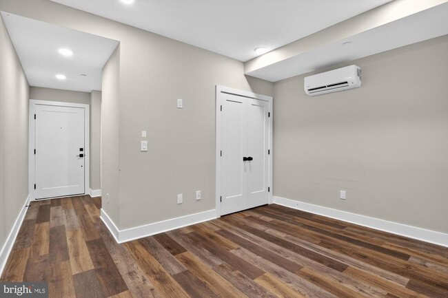 Building Photo - 1924 N Front St