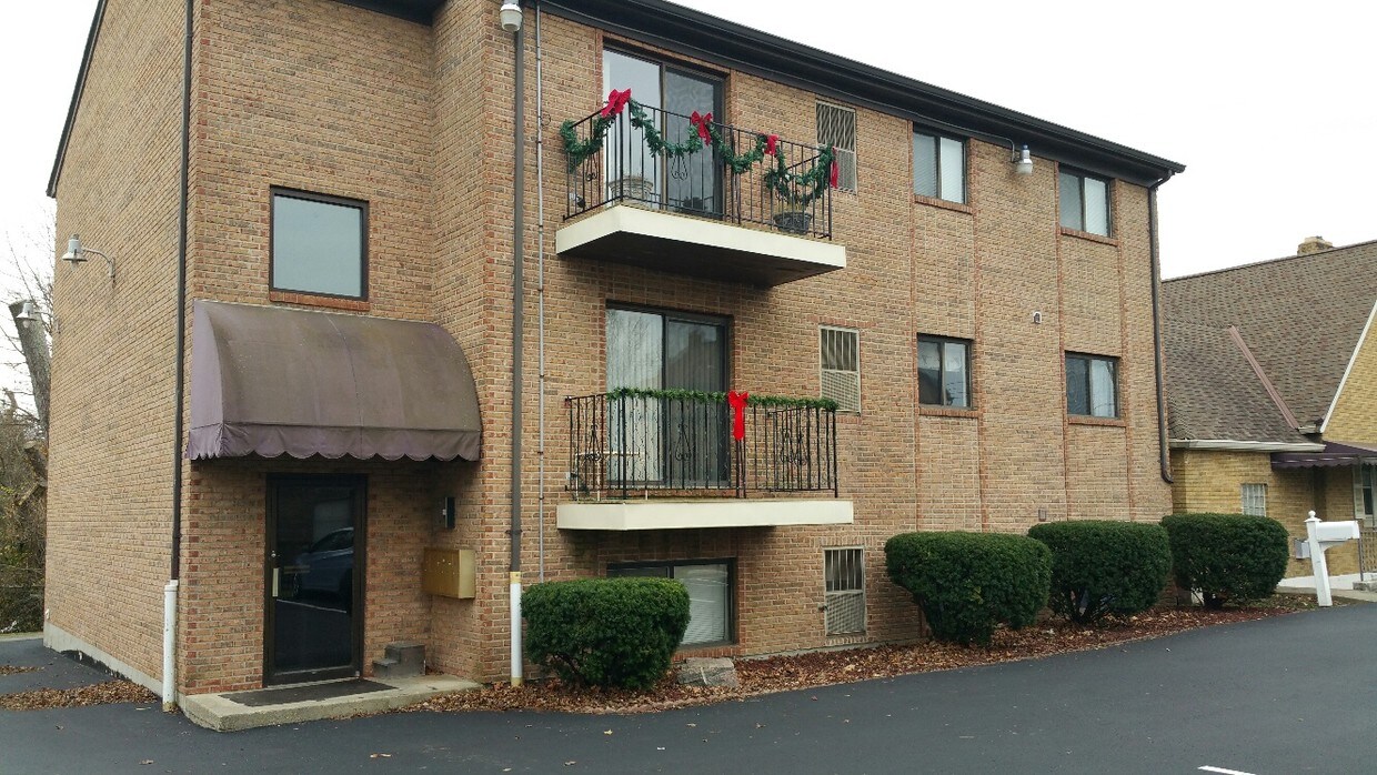 Foto principal - 6770 Cheviot Rd