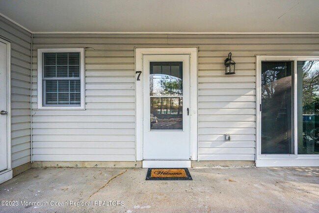 Building Photo - 7 Tulip Ln