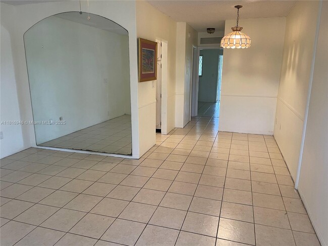 Foto del edificio - 15 NW 204th St