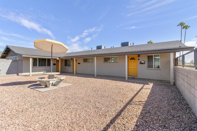 Building Photo - 2618 W Mariposa St