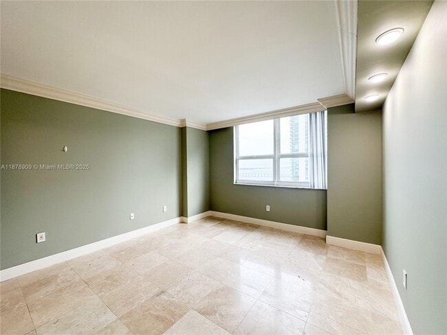 Building Photo - 1155 Brickell Bay Dr